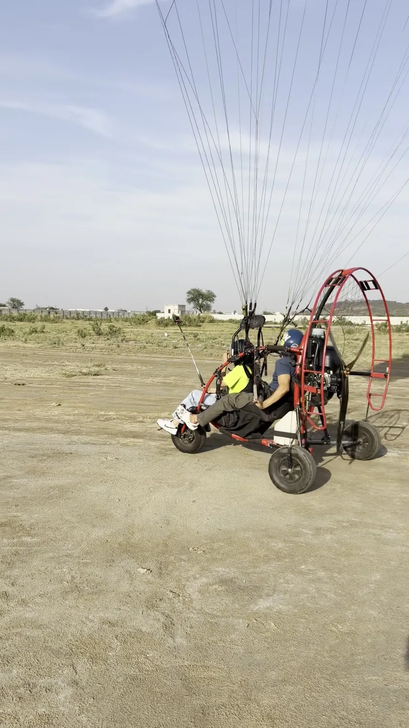 Motor paragliding trike and canopy lines on the ground